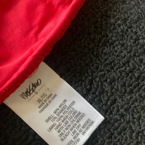 Red Bikini - Picture 3 of 3